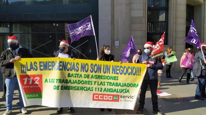 Imagen de la concentración convocada este miércoles por CCOO en protesta por la gestión de Ferrovial del Servicio de Emergencias 112.
