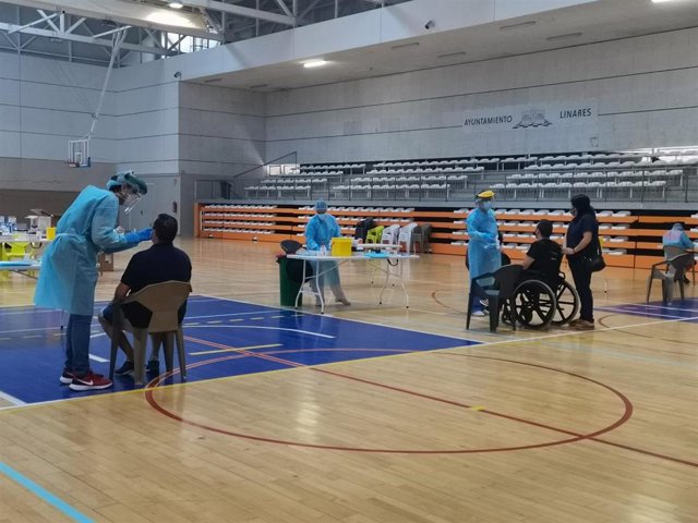 Imagen de archivo del cribado masivo de covid-19 realizado en Linares.