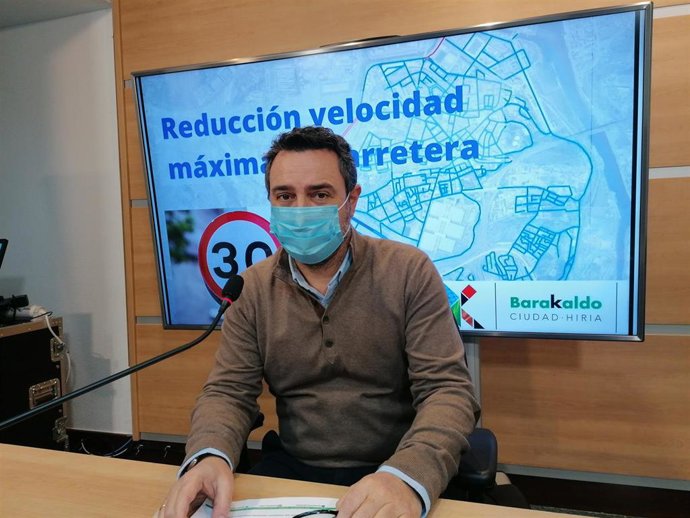 El concejal de Barakaldo Jon Andoni Uria presenta las nuevas limitaciones de velocidad