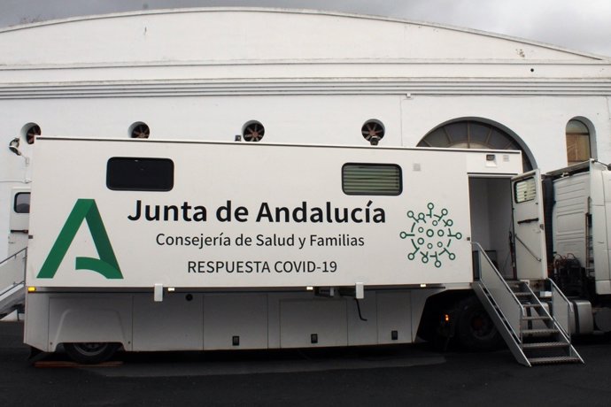 Unidad móvil para realizar pruebas de cribado.