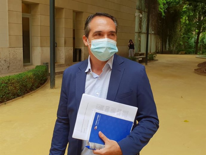 El portavoz de Economía del Grupo Popular en Les Corts, Rubén Ibáñez,