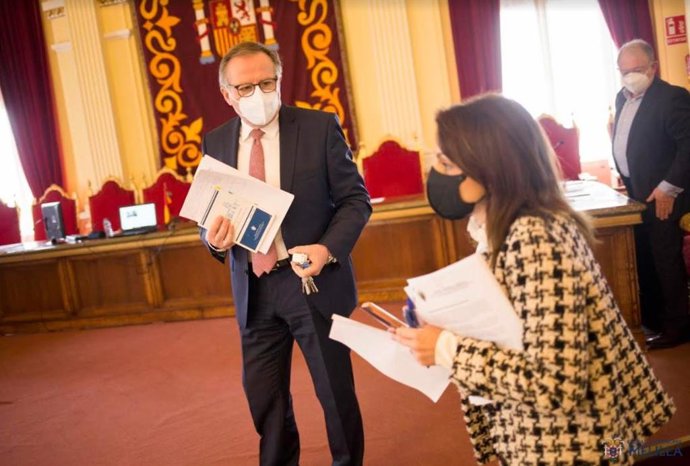 El presidente de Melilla, Eduardo de Castro (Cs), durante un pleno de la Asamblea