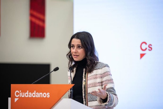 La presidenta de Ciutadans, Inés Arrimadas, en una roda de premsa a la seu del partit.