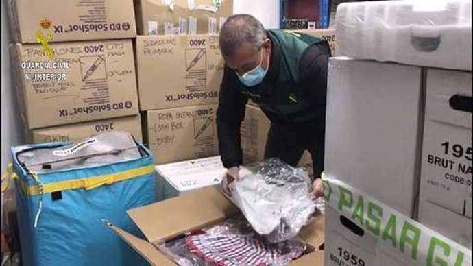 La Guardia Civil entrega a Cáritas Diocesana de Barbastro-Monzón diverso material recuperado en la Operación GAFRA