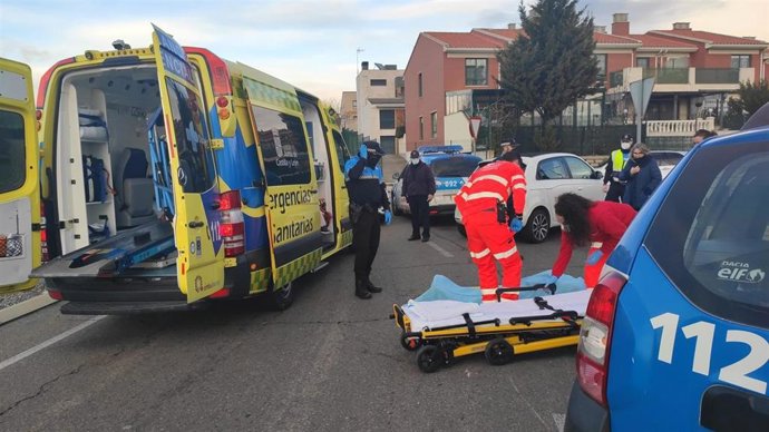 Policía y servicios sanitarios, en el lugar del accidente.