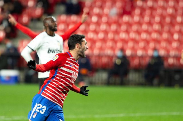 Jorge Molina celebra el gol de la victoria en el Granada-Valencia de LaLiga Santander 2020-2021
