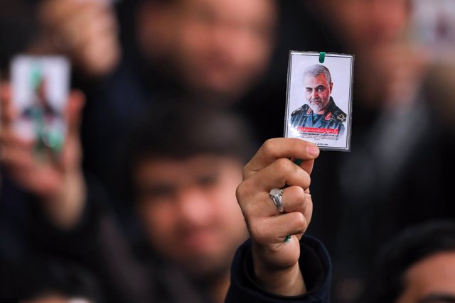 Concentración en la capital de Irán, Teherán, tras la muerte del jefe de la Fuerza Quds de la Guardia Revolucionaria, Qasem Soleimani, en un bombardeo de EEUU en Irak