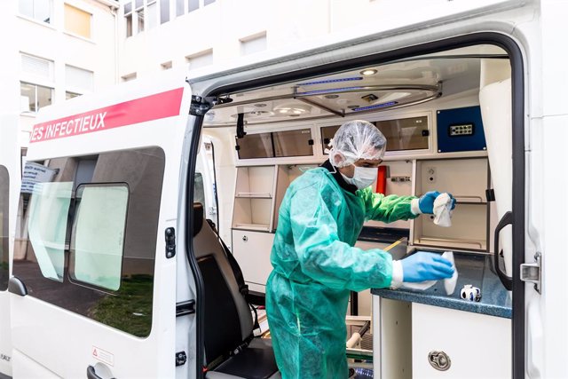 Un trabajador sanitario en Francia durante la pandemia de coronavirus
