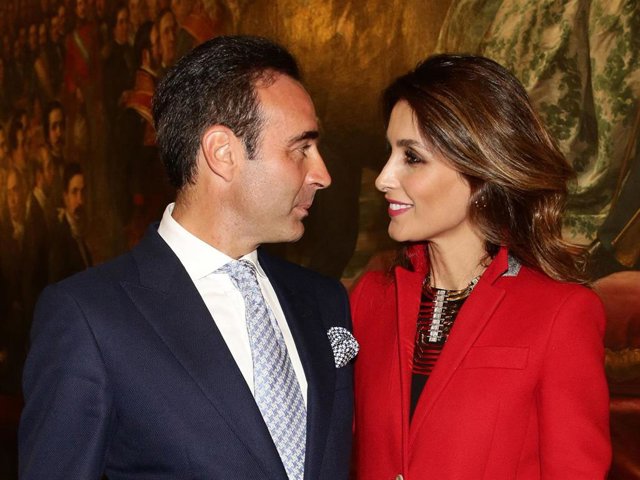 ENRIQUE PONCE RECIBE Y PALOMA CUEVAS