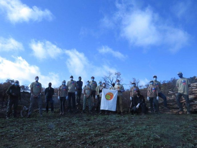 Voluntarios para la recuperación del territorio afectado por el incendio de Almonaster. 