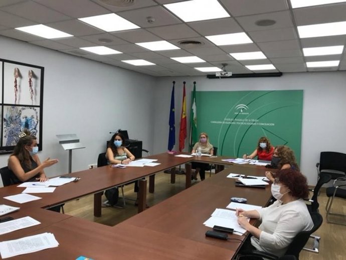 Reunión con asociaciones de mujeres en el IAM, en una foto de archivo
