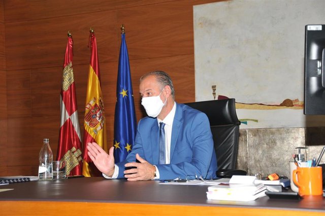 El presidente de las Cortes, Luis Fuentes, en una entrevista a Europa Press