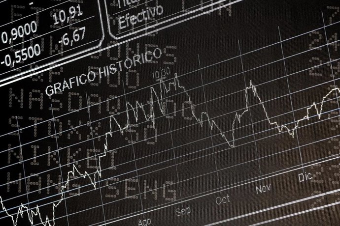 Pantalla del Ibex 35 con el gráfico histórico de la cotización del Ibex en la sede de la Bolsa de Madrid, el Palacio de la Bolsa de Madrid, en Madrid (España) a 10 de febrero de 2020.