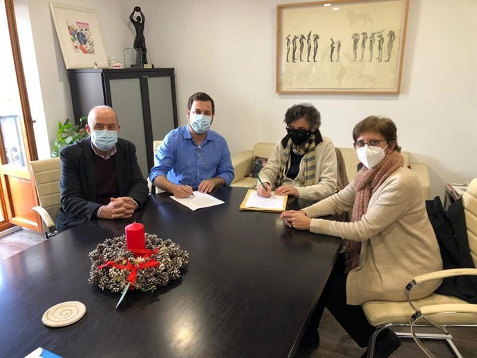 Compra del convento de Ca ses Monges de Prtol.