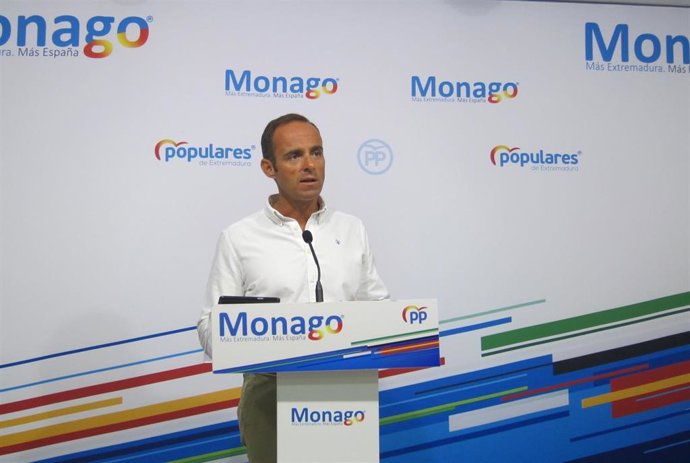 Imagen de archivo del vvicesecretario de Organización del Partido Popular de Extremadura, Juan Parejo, en rueda de prensa.