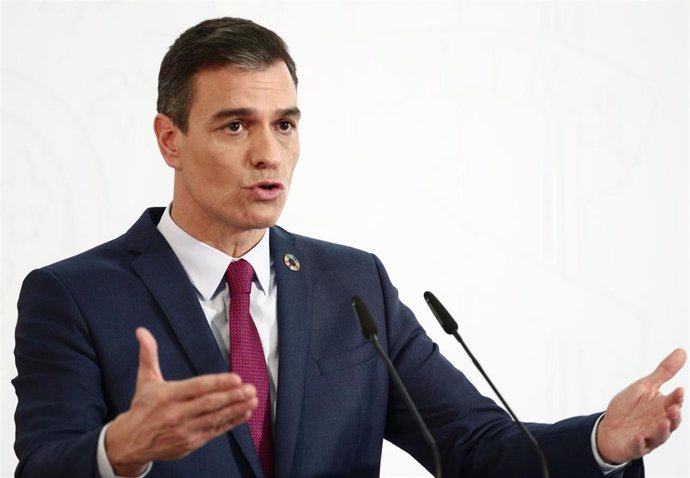 El presidente del Gobierno, Pedro Sánchez durante la rueda de prensa para presentar el primer informe de rendición de cuentas del Gobierno, en Madrid (España), a 29 de diciembre de 2020. Este documento analiza, entre otras cosas, el grado de cumplimient