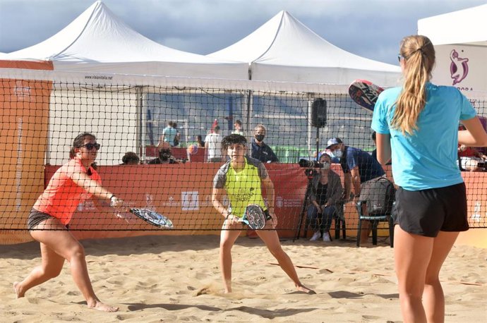 Imagen de la final femenina del ITF Beachtennis Gran Canaria 2020