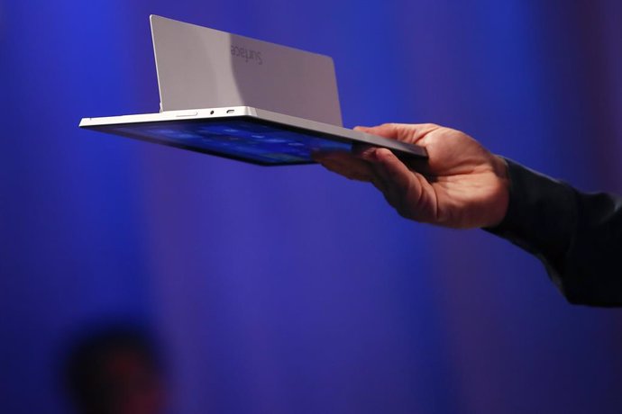 La tableta Surface 2 de Microsoft durante su lanzamiento en Nueva York, sep 23 2013. Microsoft Corp anunció el lunes el lanzamiento de versiones actualizadas de sus tabletas Surface, como parte de un esfuerzo para impulsar las débiles ventas del product