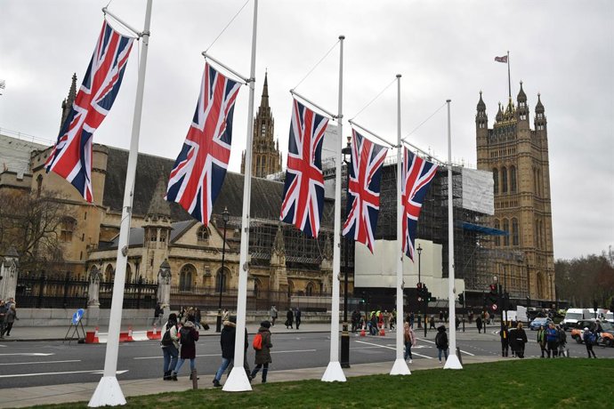 31 January 2020, England, London: Union flags fly in Parliament Square, ahead of the UK leaving the European Union at 11pm on Friday. Photo: Dominic Lipinski/PA Wire/dpa