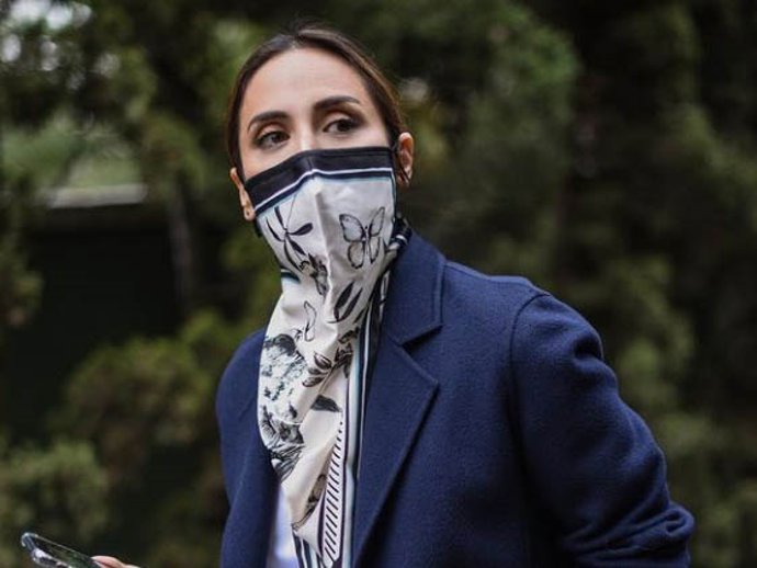 Tamara Falcó se ha apuntado a la tendencia de las mascarillas pañuelo