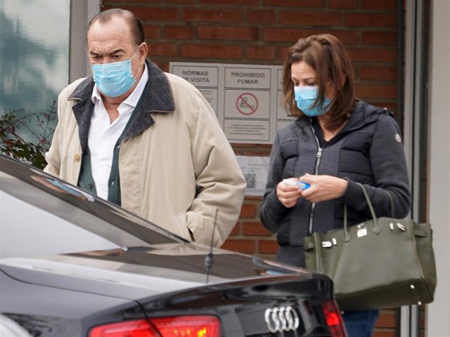Nuria González y Fernando Fernández Tapias tras acudir al hospital
