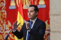 Aguado: "Desde hoy el abono transporte para mayores de 65 años pasa a costar la mitad, 6,30 euros"