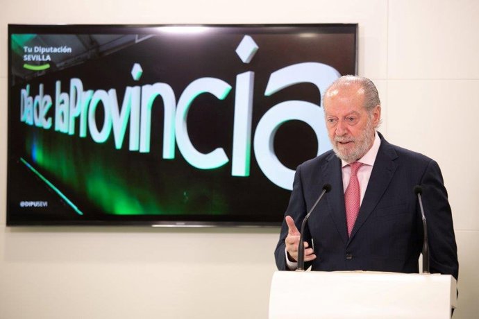 El presidente de la Diputación de Sevilla, Fernando Rodríguez Villalobos, en una imagen de recurso durante una rueda de prensa