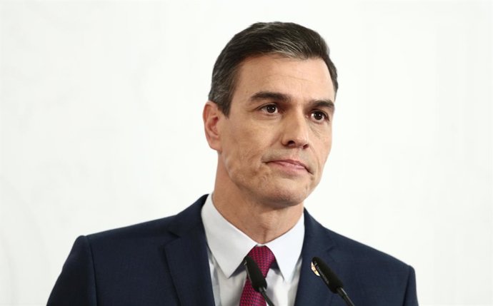 El presidente del Gobierno, Pedro Sánchez durante la rueda de prensa para presentar el primer informe de rendición de cuentas del Gobierno, en Madrid (España), a 29 de diciembre de 2020. Este documento analiza, entre otras cosas, el grado de cumplimient