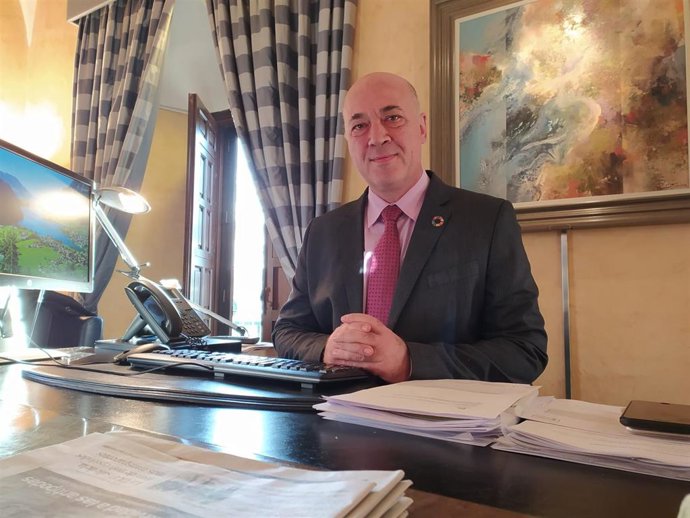 El presidente de la Diputación de Córdoba, Antonio Ruiz (PSOE), en su despacho del Palacio de la Merced.