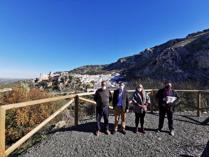 La Diputación entrega la obra del camino 'Colada del Pozuelo' en Zuheros.