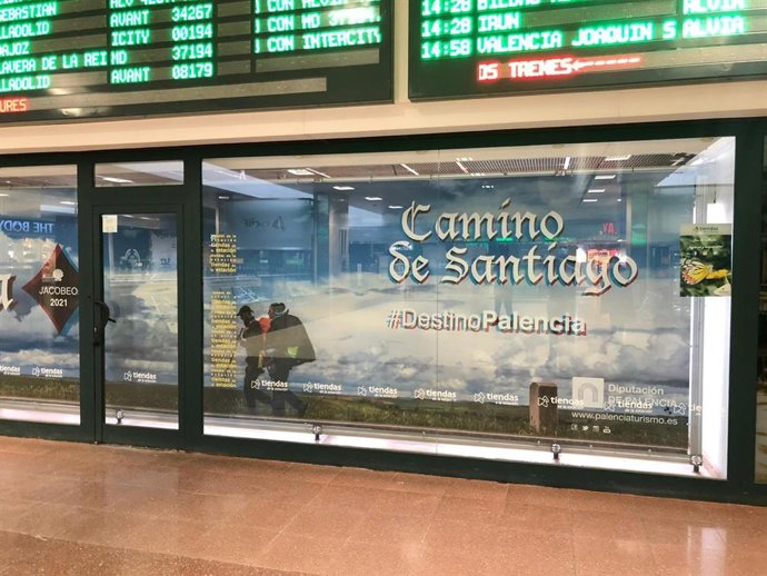 Imagen de la promoción de la Diputación de Palencia en la estación de Chamartín.