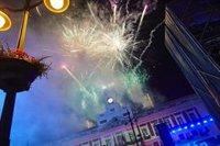 Franco tacha de "broma macabra" el dron que se coló durante las campanadas con un crespón negro