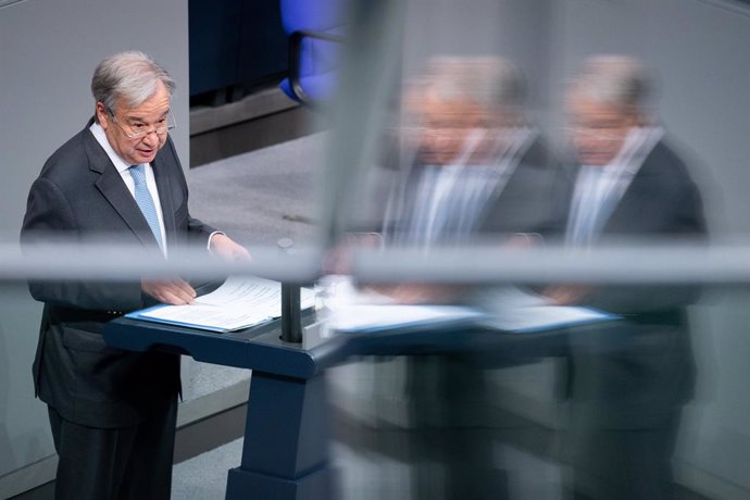 18 December 2020, Berlin: UN Secretary-General Antonio Guterres delivers a speech at the German Bundestag on the 75th anniversary of the founding of the United Nations. Photo: Kay Nietfeld/dpa