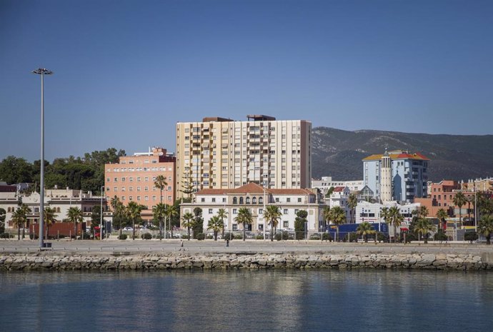 Vista de Algeciras (Cádiz) desde su puerto. (Foto de archivo).