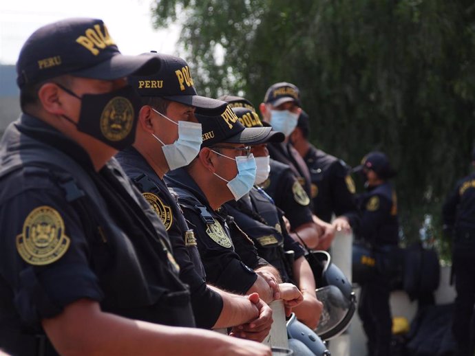 Imagen de archivo de agentes de policía de Perú.