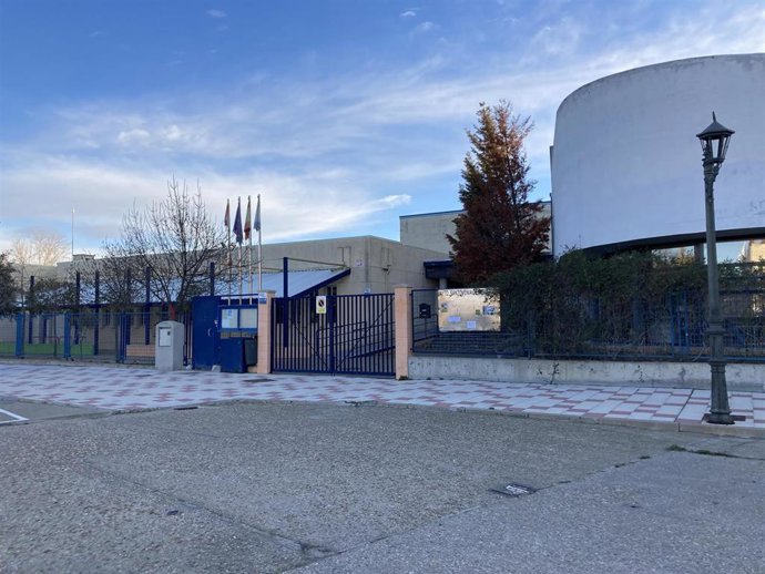 Fachada del colegio Nicomedes Sanz de Santovenia de Pisuerga