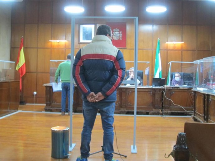 El acusado, ahora condenado, durante el juicio celebrado en la Audiencia de Jaén