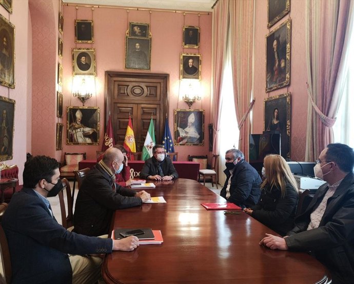 Reunión del Ayuntamiento de Sevilla y el sector de los quioscos de prensa