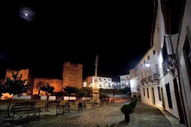 Imagen nocturna de Castro del Río con la nueva iluminación eficiente