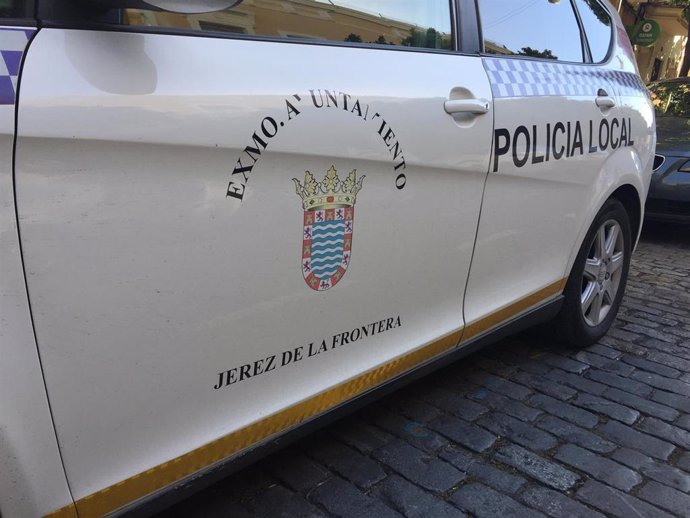 Cádiz.-Cvirus.-Policía de Jerez formula 75 denuncias por eludir el cierre perimetral y tres por infringir toque de queda