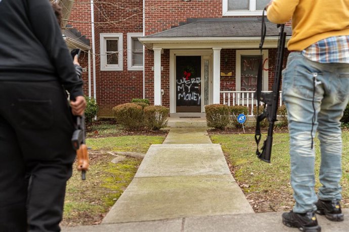 Puerta del domicilio en Louisville del líder republicano en el Senado de Estados Unidos, Mitch McConnell