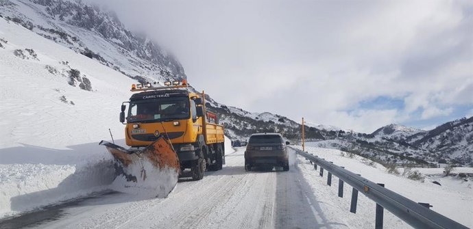 Nieve en un puerto de montaña