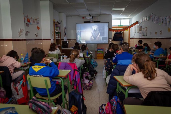Alumnos de un colegio de Mérida durante una de las proyecciones del Festival de Cine Inédito.