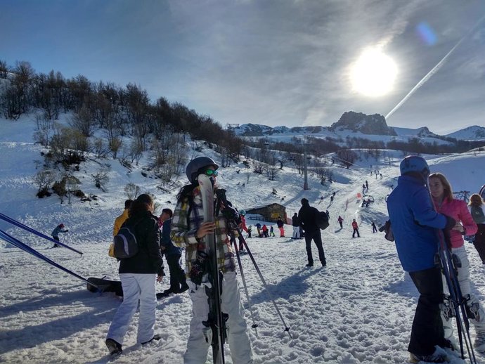 Uuarios estaciones de esquí asturianas en una imagen de la pasada temporada.