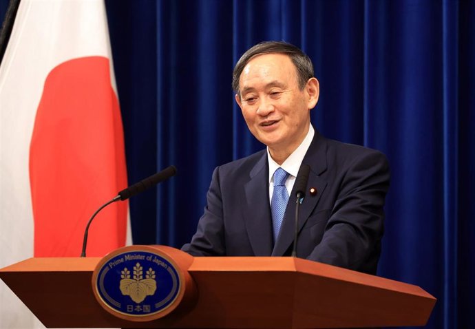 El primer ministro japonés, Yoshihide Suga, durante la conferencia en la que ha anunciado que está estudiando implantar el estado de emergencia en Tokio.