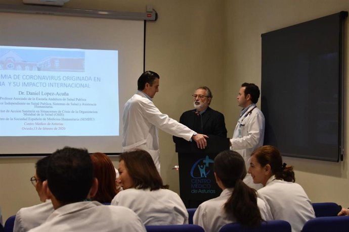 Charla del doctor Daniel Lopez-Acuña, ex Director de Acción Sanitaria en Situaciones de Crisis de la Organización Mundial de la Salud (OMS).