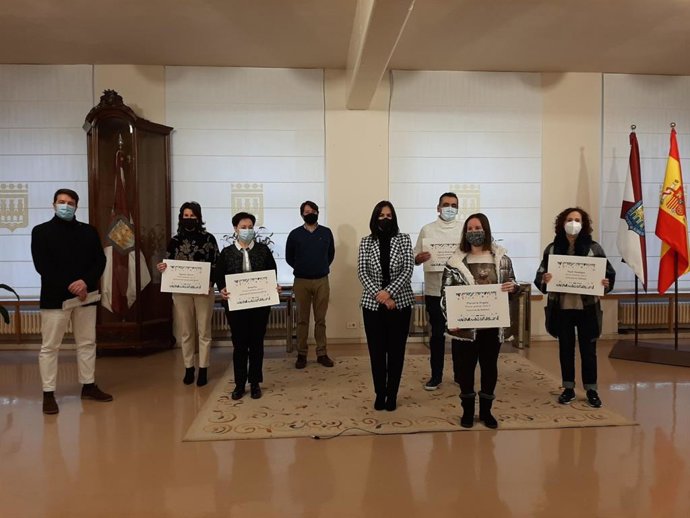 El Ayuntamiento y la Cámara de Comercio reconocen la decoración navideña del comercio local con la entrega de varios premios