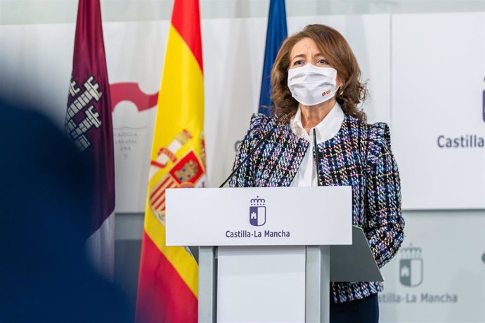 La consejera de Bienestar Social, Aurelia Sánchez, informa en rueda de prensa sobre acuerdos del Consejo de Gobierno relacionados con su departamento, en el Palacio de Fuensalida.