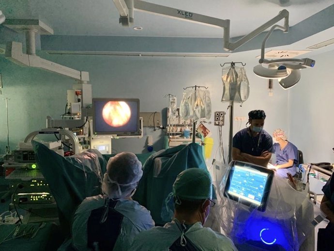 Un quirófano durante la primera cirugía de próstata con láser de holmio realizada en un hospital público de Baleares, en este caso, en Son Lltzer.