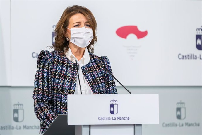 La consejera de Bienestar Social, Aurelia Sánchez, informa en rueda de prensa sobre acuerdos del Consejo de Gobierno relacionados con su departamento, en el Palacio de Fuensalida.